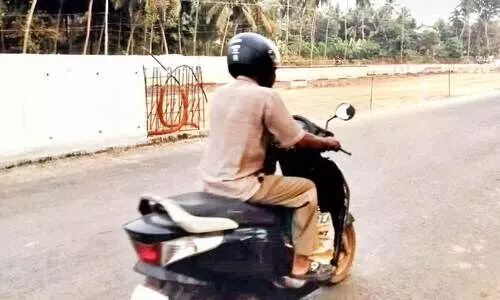 ബസ് ഇറങ്ങി റോഡ് മുറിച്ചുകടക്കാൻ നടക്കേണ്ടത് രണ്ട് കി.മീ ബസ് ഇറങ്ങി റോഡ് മുറിച്ചുകടക്കാൻ നടക്കേണ്ടത് രണ്ട് കി.മീ