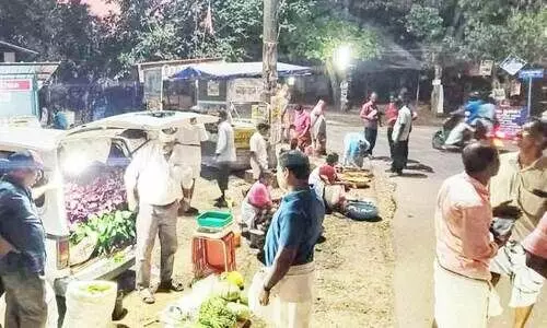ചെലവ് നാലുലക്ഷം; നടക്കാവ് ആഴ്ചച്ചന്ത കെട്ടിടം ആർക്കും വേണ്ട