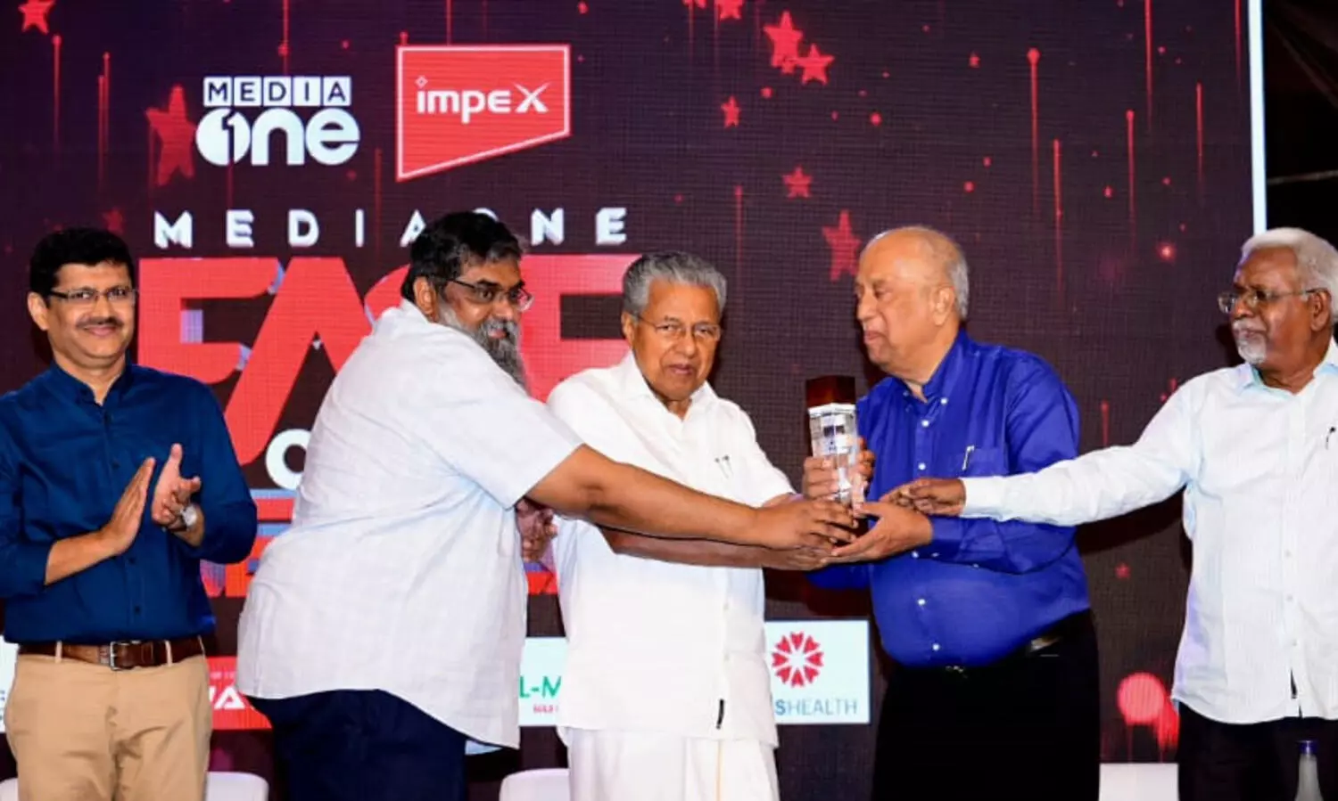 എന്റെ മനസ്സ് മീഡിയവണിനൊപ്പം  -മുഖ്യമന്ത്രി; ഫേസ് ഓഫ് കേരള പുരസ്കാരം സമ്മാനിച്ചു