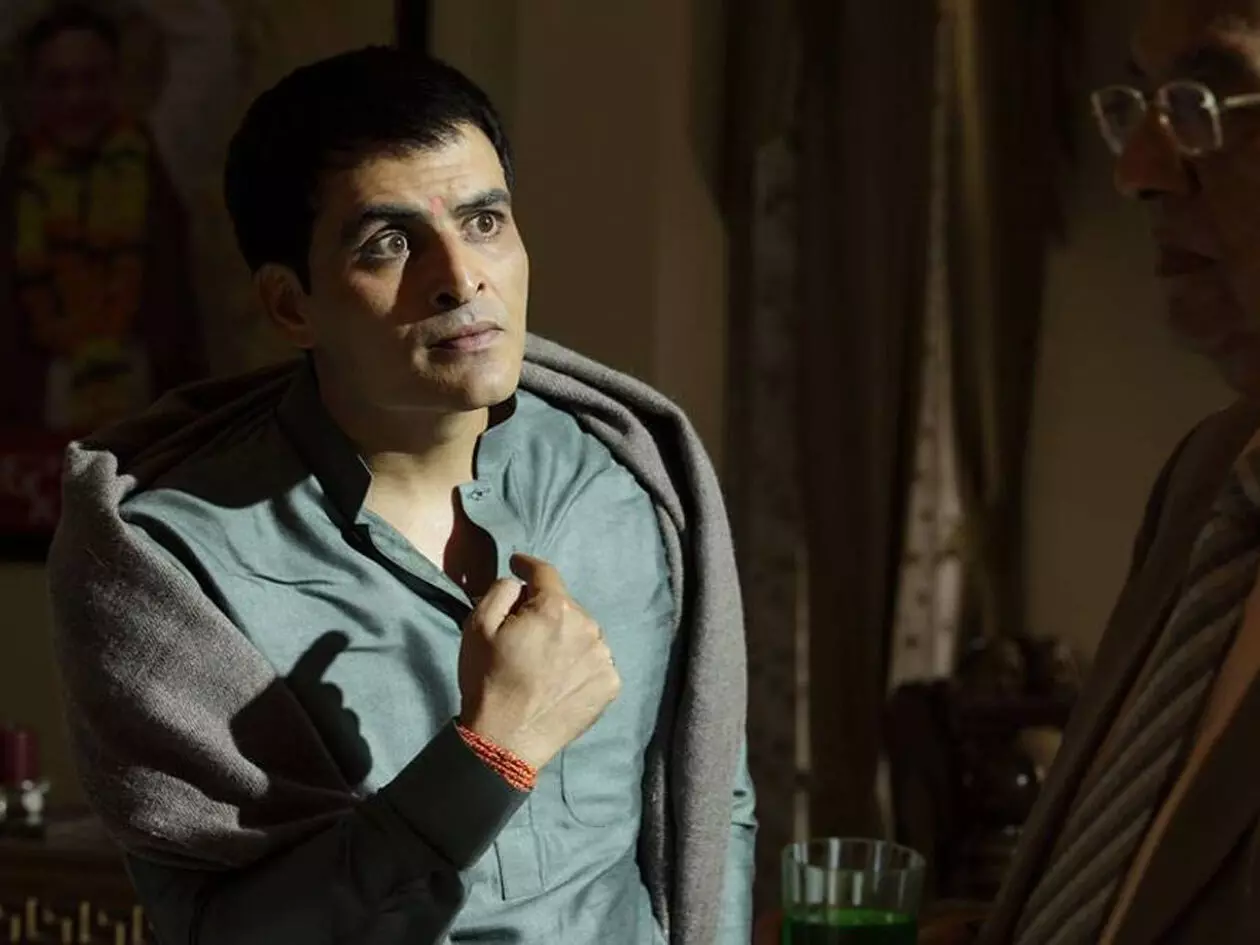 കേണൽ ഡാകുൻഹയായി മാനവ് കൗൾ