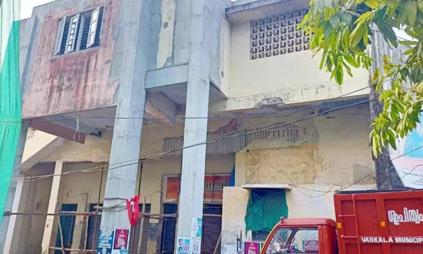 പണി തീരാതെ വർക്കല ടൗൺ ഹാൾ