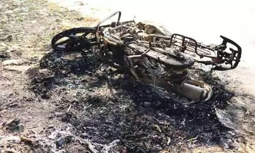 വീട്ടുമുറ്റത്ത് നിർത്തിയിട്ട ബൈക്ക് കത്തിച്ചു