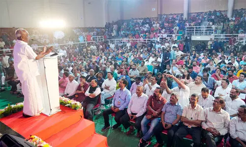 പ്രവാസി വിഷയങ്ങളിൽ ഒന്നിച്ചുനിൽക്കണം   -എം.എം. മണി