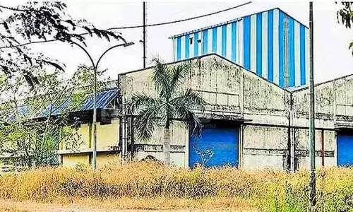 എങ്ങുമെത്താതെ കുഴൂർ കോഴിത്തീറ്റ ഫാക്ടറി