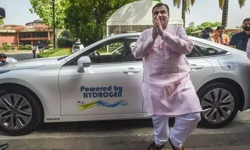 സമീപ ഭാവിയിൽ കാർ വില ഗണ്യമായി കുറയുമെന്ന് നിതിൻ ഗഡ്കരി; കാരണം ഇതാണ്