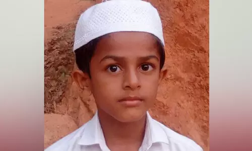 മുങ്ങിത്താണ 11കാരനെ പ്ലാസ്റ്റിക് കുപ്പികൾ അരയിൽ കെട്ടി രക്ഷിച്ച് എട്ടുവയസ്സുകാരൻ