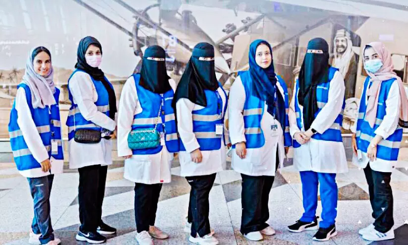 ജി​ദ്ദ വി​മാ​ന​ത്താ​വ​ള​ത്തി​ൽ അ​ടി​യ​ന്ത​ര പ്ര​ഥ​മ​ശു​ശ്രൂ​ഷ ന​ൽ​കാ​ൻ വ​നി​ത​ക​ൾ