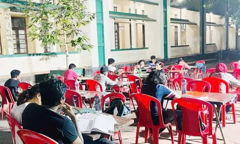 മെഡിക്കൽ കോളജ് ഓപൺ ലൈബ്രറി: സമരം ആറാം ദിനത്തിലേക്ക്; അനങ്ങാതെ അധികൃതർ