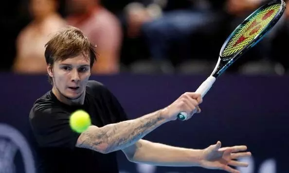 ഒന്നല്ല, ബുബ്‍ലിക് അടിച്ചുപൊട്ടിച്ചത് മൂന്നു റാക്കറ്റ്- എന്നിട്ടും കളി തോറ്റു- വിഡിയോ വൈറൽ