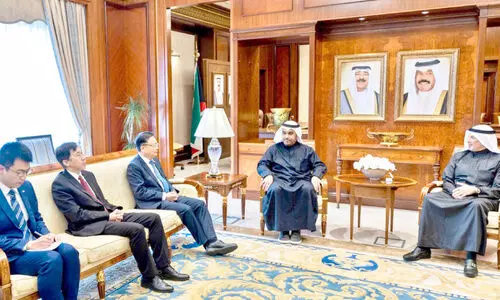 കുവൈത്തിലെ മ​ന്ത്രി​മാ​ർ ചൈ​നീ​സ് അം​ബാ​സ​ഡ​റു​മാ​യി ച​ർ​ച്ച ന​ട​ത്തി