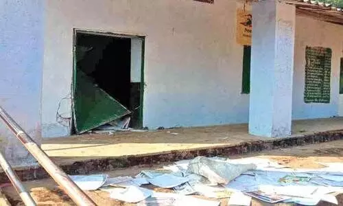 കാട്ടാനക്കൂട്ടം സർക്കാർ സ്കൂൾ തകർത്തു കാട്ടാനക്കൂട്ടം സർക്കാർ സ്കൂൾ തകർത്തു
