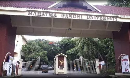 എം.ജി സര്‍വകലാശാലയില്‍   തെരുവുനായ്ക്കളെ കൊന്ന് കുഴിച്ചുമൂടിയെന്ന് പരാതി