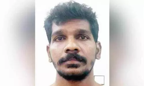 യു​വ​തി​യെ വീ​ട്ടി​ൽ ക​യ​റി പീ​ഡി​പ്പി​ക്കാ​ൻ ശ്ര​മി​ച്ച​യാ​ൾ അ​റ​സ്റ്റി​ൽ