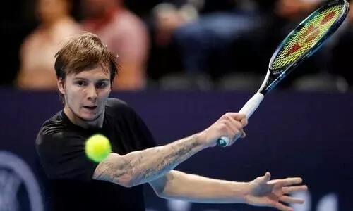 ഒന്നല്ല, ബുബ്‍ലിക് അടിച്ചുപൊട്ടിച്ചത് മൂന്നു റാക്കറ്റ്- എന്നിട്ടും കളി തോറ്റു- വിഡിയോ വൈറൽ