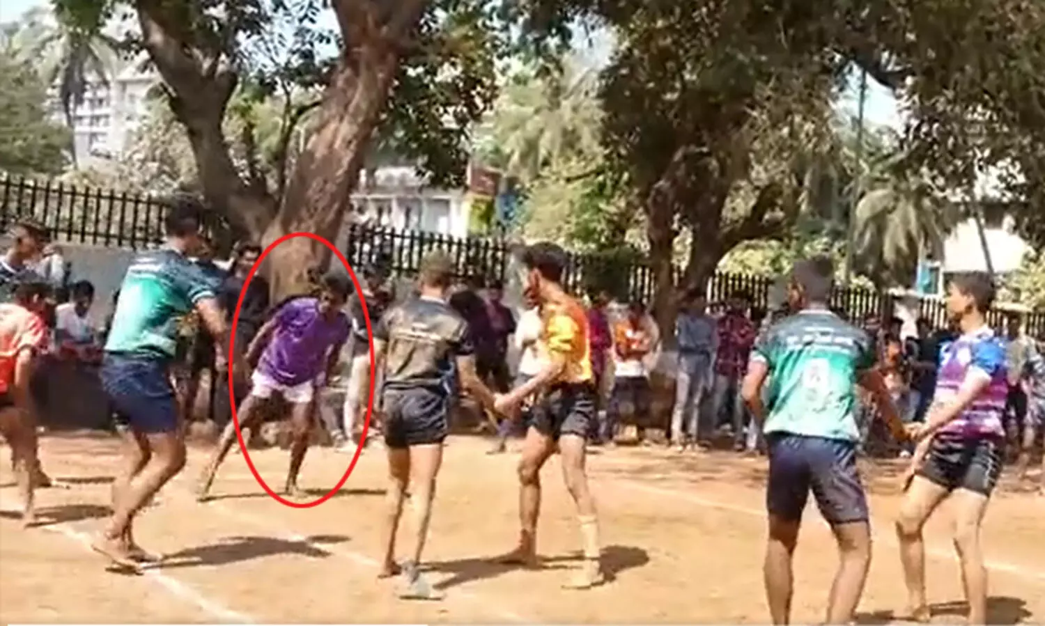 കബഡി കളിക്കുന്നതിനിടെ വിദ്യാർഥി മരിച്ചു -VIDEO