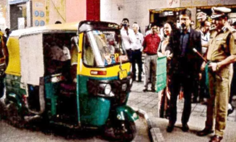 പ്രീ​പെ​യ്ഡ് ഓ​ട്ടോ കൗ​ണ്ട​റിലും അ​മി​ത നി​ര​ക്ക്