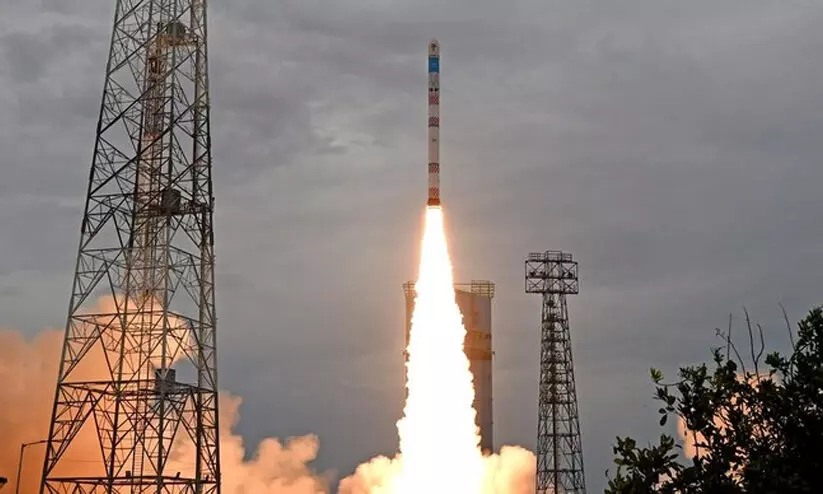 എസ്.എസ്.എൽ.വി ഡി 2 വിക്ഷേപണം വിജയകരം; 750 വിദ്യാർഥിനികളുടെ സ്വപ്നം സാക്ഷാത്കരിച്ചു, മൂന്ന് ഉപഗ്രഹങ്ങൾ ഭ്രമണപഥത്തിൽ എസ്.എസ്.എൽ.വി ഡി 2 വിക്ഷേപണം വിജയകരം; 750 വിദ്യാർഥിനികളുടെ സ്വപ്നം സാക്ഷാത്കരിച്ചു, മൂന്ന് ഉപഗ്രഹങ്ങൾ ഭ്രമണപഥത്തിൽ