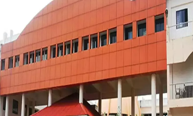 സാങ്കേതിക സർവകലാശാല: അനധികൃതമായി സിൻഡിക്കേറ്റിൽ തുടരുന്നവരെ നീക്കണം; ഗവർണർക്ക് നിവേദനം നൽകി