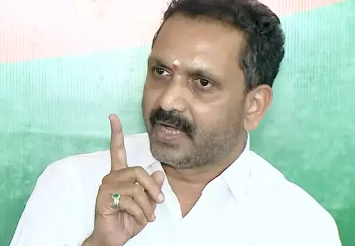 വൻകിടക്കാരുടെ നികുതി പിരിക്കാതെ മുഖ്യമന്ത്രി പാവങ്ങളെ ദ്രോഹിക്കുന്നുവെന്ന് കെ.സുരേന്ദ്രൻ വൻകിടക്കാരുടെ നികുതി പിരിക്കാതെ മുഖ്യമന്ത്രി പാവങ്ങളെ ദ്രോഹിക്കുന്നുവെന്ന് കെ.സുരേന്ദ്രൻ