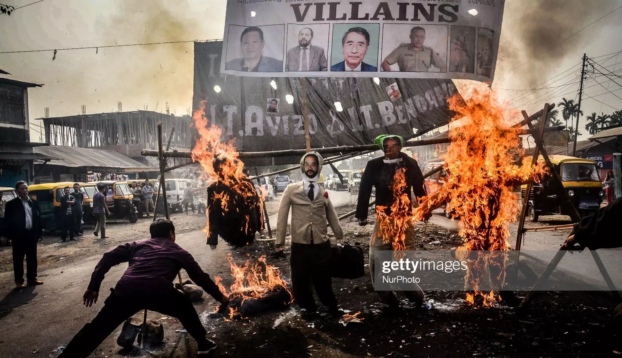 മുനിസിപ്പൽ തെരഞ്ഞെടുപ്പിൽ വനിതകൾക്ക് 33% ശതമാനം സംവരണം ഏർപെടുത്താനുള്ള നാഗാലാൻഡ് സർക്കാർ തീരുമാനത്തിനെതിരെ നടന്ന പ്രതിഷേധങ്ങളിലൊന്ന് മുനിസിപ്പൽ തെരഞ്ഞെടുപ്പിൽ വനിതകൾക്ക് 33% ശതമാനം സംവരണം ഏർപെടുത്താനുള്ള നാഗാലാൻഡ് സർക്കാർ തീരുമാനത്തിനെതിരെ നടന്ന പ്രതിഷേധങ്ങളിലൊന്ന്