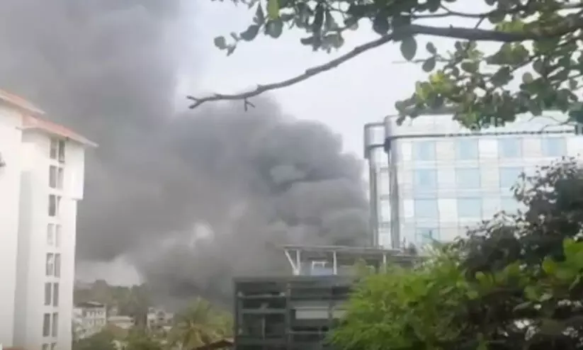 തിരുവനന്തപുരം വഴുതക്കാട് വൻ തീപിടിത്തം തിരുവനന്തപുരം വഴുതക്കാട് വൻ തീപിടിത്തം