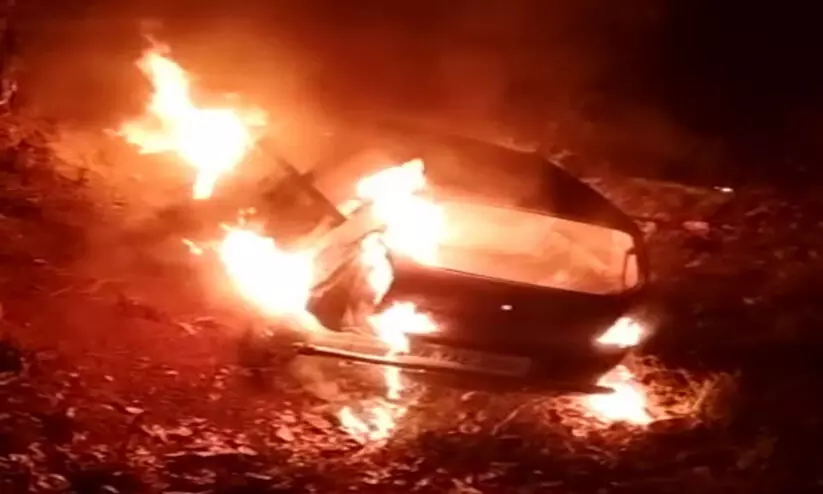 വീണ്ടും കാറിന് തീപിടിച്ച് ദാരുണമരണം: ഭർത്താവിന്റെ കൺമുന്നിൽ യുവതി വെന്തുമരിച്ചു