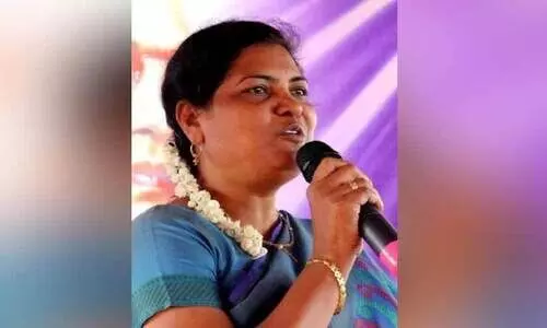 അദാനി സ്​പോൺസർ ചെയ്ത പരിപാടി; എഴുത്തുകാരി അവാർഡ്​ നിരസിച്ചു