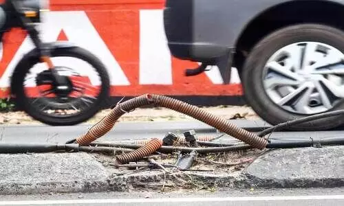 ഡിവൈഡറില്ല; മാവൂർ റോഡിൽ അപകടം തുടർക്കഥ