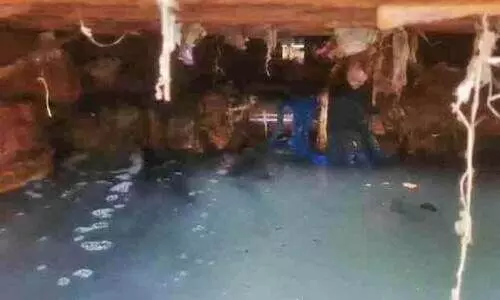 കു​ടി​വെ​ള്ള പൈ​പ്പ് സ്ഥാ​പി​ച്ച​ത് ഓ​ട​യി​ലൂ​ടെ; മാ​റ്റി സ്ഥാ​പി​ക്ക​ണ​മെ​ന്നാ​വ​ശ്യം