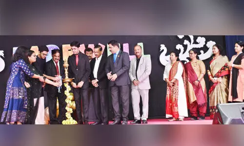 ഇ​ന്ത്യ​ൻ സ്‌​കൂ​ൾ 12ാം ക്ലാ​സ് വി​ദ്യാ​ർ​ഥി​ക​ൾ​ക്ക് യാ​ത്ര​യ​യ​പ്പ് ന​ൽ​കി