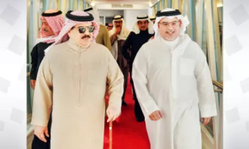 യു.​എ.​ഇ സ​ന്ദ​ർ​ശ​നം പൂ​ർ​ത്തി​യാ​ക്കി ഹ​മ​ദ് രാ​ജാ​വ് മ​ട​ങ്ങി​യെ​ത്തി