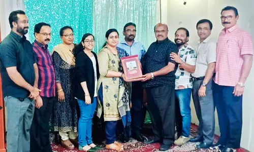 പി.​ജെ.​എ​സ് യാ​ത്ര​യ​യ​പ്പു ന​ൽ​കി