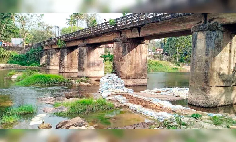 അ​മ്പ​ല​ക്ക​ട​വ് പു​തി​യ പാ​ലം പ്ര​ഖ്യാ​പ​ന​ത്തി​ൽ ഒതുങ്ങുമെന്ന് ആശങ്ക