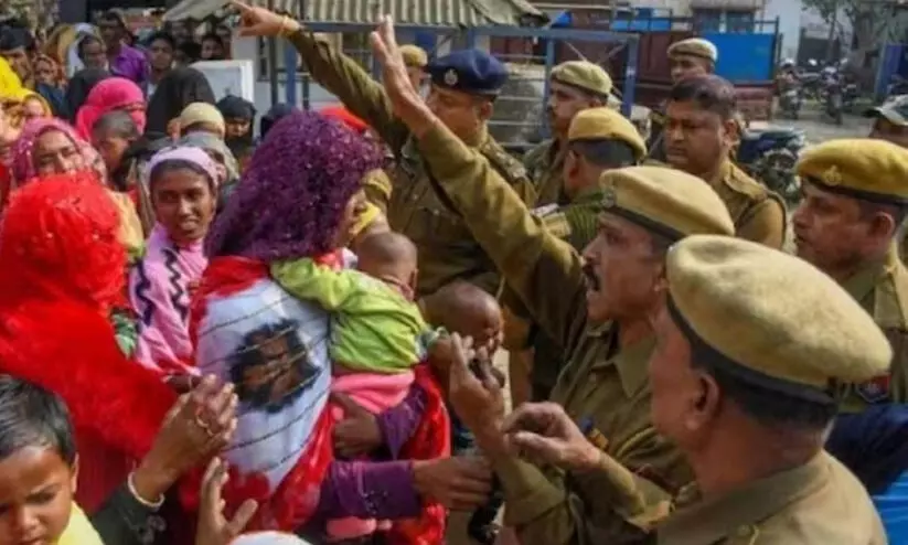 മനുഷ്യത്വമില്ലാതെ അസംപൊലീസ്: പ്രസവത്തിനിടെ മരിച്ച യുവതിയുടെ ഭർത്താവിനെയും പിതാവിനെയും ശൈശവ വിവാഹത്തിന് അറസ്റ്റ് ചെയ്തു മനുഷ്യത്വമില്ലാതെ അസംപൊലീസ്: പ്രസവത്തിനിടെ മരിച്ച യുവതിയുടെ ഭർത്താവിനെയും പിതാവിനെയും ശൈശവ വിവാഹത്തിന് അറസ്റ്റ് ചെയ്തു