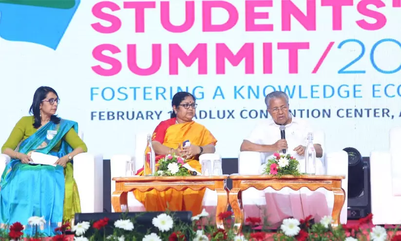 മെഡിസിന് പഠിച്ചിറങ്ങിയാല് ഉടന് ഡോക്ടറാകാം, എന്ജിനീയറിങ് അങ്ങനെയല്ല! എന്താ കാരണം? ചോദ്യം മുഖ്യമന്ത്രിയോട് മെഡിസിന് പഠിച്ചിറങ്ങിയാല് ഉടന് ഡോക്ടറാകാം, എന്ജിനീയറിങ് അങ്ങനെയല്ല! എന്താ കാരണം? ചോദ്യം മുഖ്യമന്ത്രിയോട്