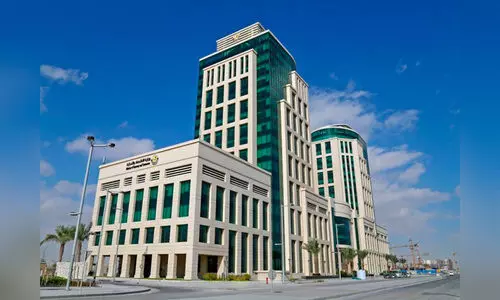 നി​യ​മലം​ഘനം; ഭ​ക്ഷ​ണ​ശാ​ല​ക​ളി​ലെ പ​ഴം, പ​ച്ച​ക്ക​റി വി​ഭാ​ഗം പൂ​ട്ടി