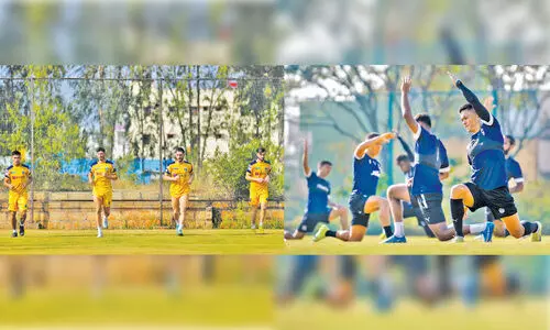 കൊമ്പൻ x ദി ബ്ലൂസ് പോരാട്ടം; നഗരം ഫുട്ബാൾ ലഹരിയിൽ കൊമ്പൻ x ദി ബ്ലൂസ് പോരാട്ടം; നഗരം ഫുട്ബാൾ ലഹരിയിൽ