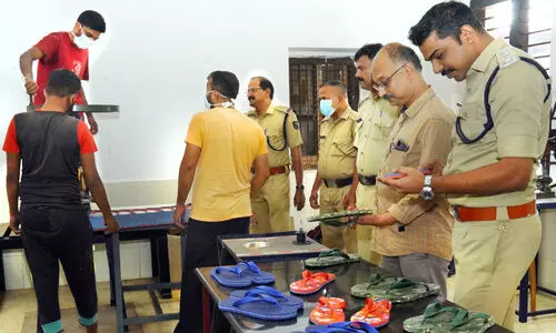 ‘ഫ്രീഡം’ ഹവായ് ചെരിപ്പുമായി കോഴിക്കോട് ജില്ല ജയിൽ