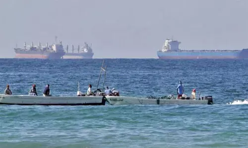 ക​ട​ലി​ൽ കാ​ണാ​താ​യ മ​ത്സ്യ​ത്തൊ​ഴി​ലാ​ളി​ക​ളെ ക​ണ്ടെ​ത്തി