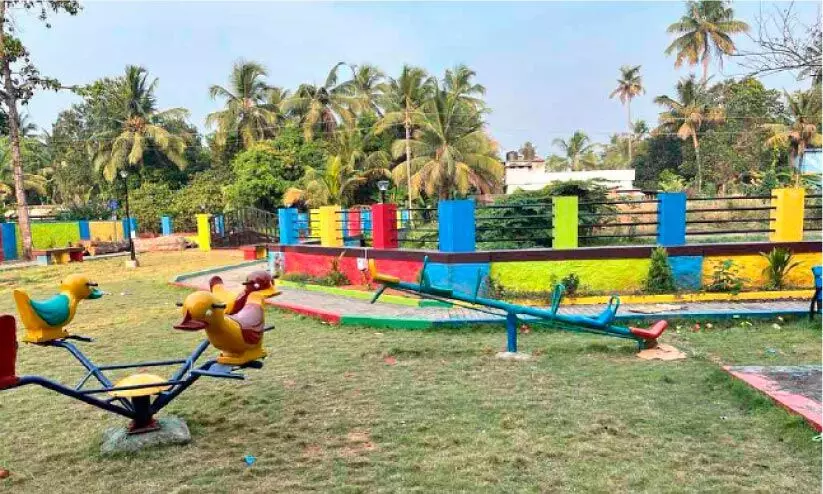 ശ്മ​ശാ​ന​ങ്ങ​ളെ കു​ട്ടി​ക​ളു​ടെ ക​ളി​യി​ട​ങ്ങ​ളാ​ക്കി ഗു​രു​വാ​യൂ​ര്‍ വി​സ്മ​യം തു​ട​രു​ന്നു