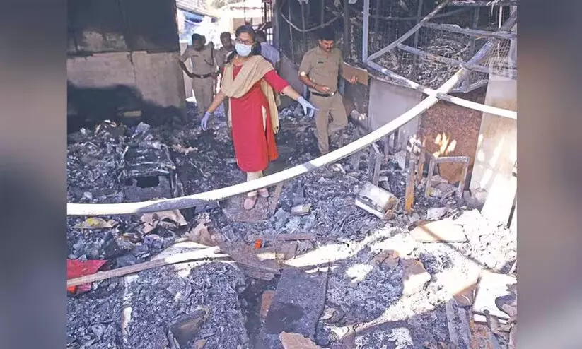 Vzhuthakad aquarium fire broke Complaint that gold has melted