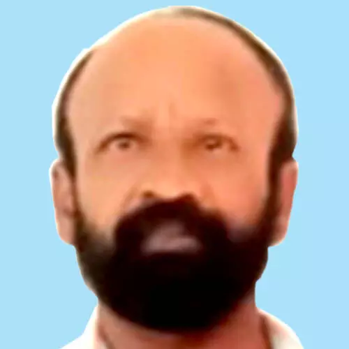 വാ​നി​ടി​ച്ച് സ്കൂ​ട്ട​ർ യാ​ത്ര​ക്കാ​ര​ൻ മ​രി​ച്ചു