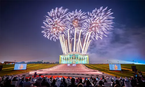 വെ​ളി​ച്ച​ത്തി​ന്‍റെ ഉ​ത്സ​വ മേ​ളം