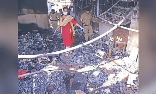 Vzhuthakad aquarium fire broke Complaint that gold has melted