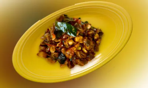 കുരുമുളകിട്ട്‌ കൂൺ വരട്ടിയത്