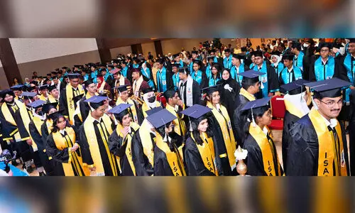 സീ​ബ് ഇ​ന്ത്യ​ന്‍ സ്‌​കൂ​ളി​ൽ വി​ദ്യാ​ര്‍ഥി​ക​ളു​ടെ ഗ്രാ​ജ്വേ​ഷ​ന്‍