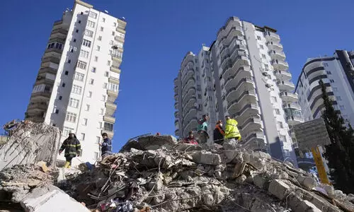 തുർക്കിയയിൽ കെട്ടിട നിർമാതാക്കൾക്ക് എതിരെ നടപടി