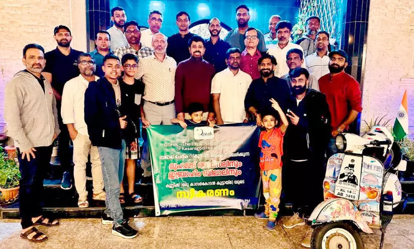 ചേതക് സ്കൂട്ടറിൽ ലോകം കറങ്ങുന്ന കാസർകോട് സ്വദേശികൾക്ക് സ്വീകരണം ചേതക് സ്കൂട്ടറിൽ ലോകം കറങ്ങുന്ന കാസർകോട് സ്വദേശികൾക്ക് സ്വീകരണം