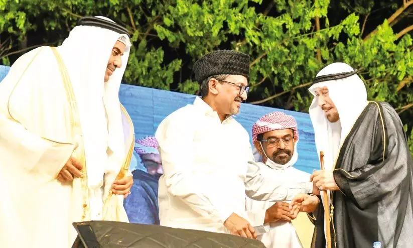 അണമുറിയാതെ അണികൾ; ശുഭ്രസാഗരമായി ഫൈസാബാദ്