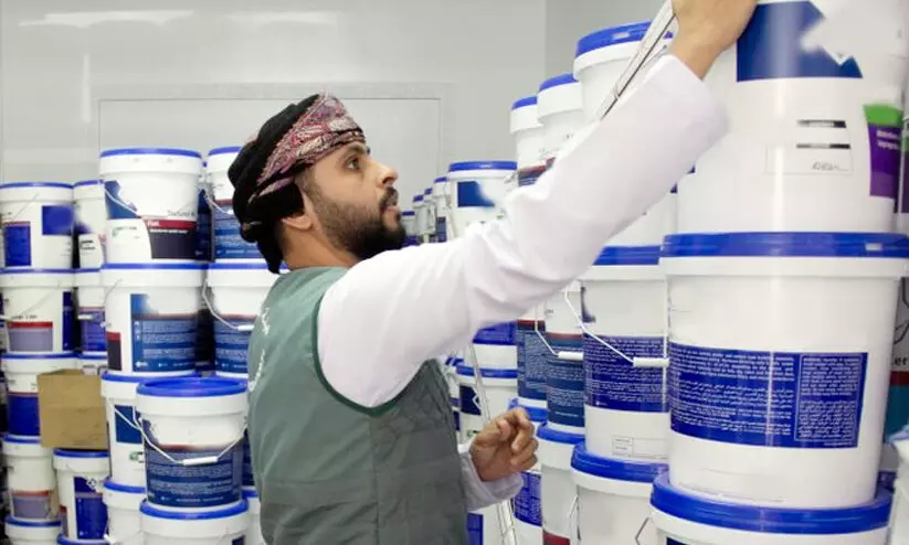 കാ​ല​ഹ​ര​ണ​പ്പെ​ട്ട 46 കാ​ൻ പെ​യി​ന്‍റു​ക​ൾ പി​ടി​കൂ​ടി